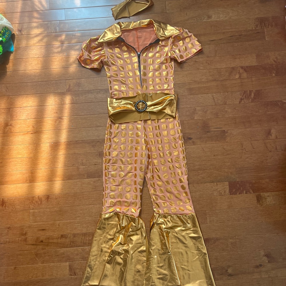 Costume